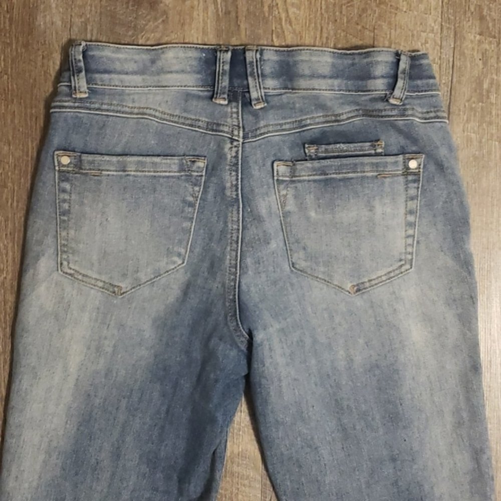 Distressed jeans - Picture 3 of 9